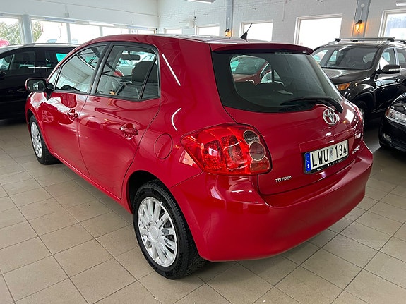 Toyota Auris 5 of 13