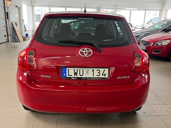 Toyota Auris 6 of 13
