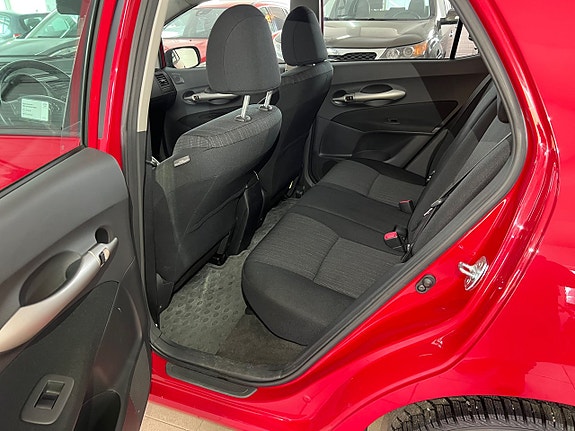 Toyota Auris 12 of 13
