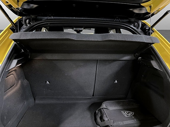 Peugeot e-208 15 of 15