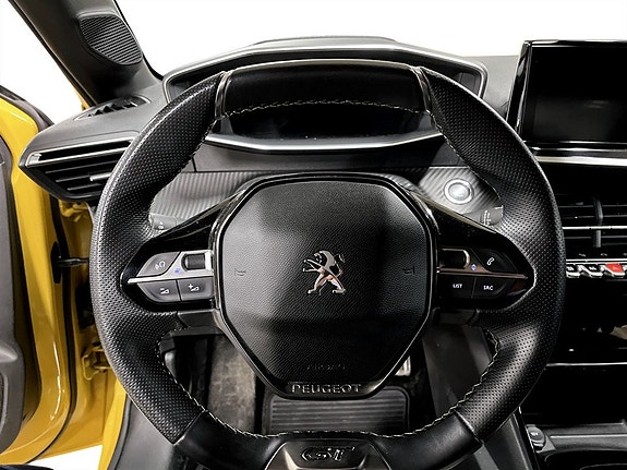 Peugeot e-208 7 of 15