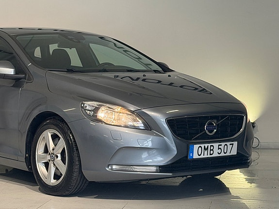 Volvo V40 4 of 16