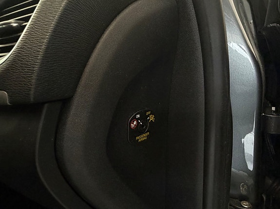 Volvo V40 15 of 16