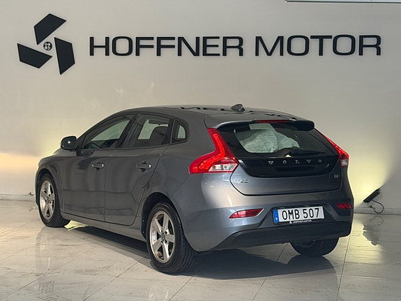 Volvo V40 8 of 16