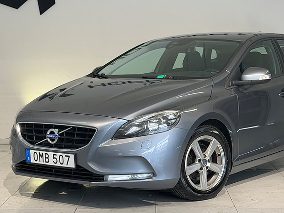 Volvo V40 2 of 16