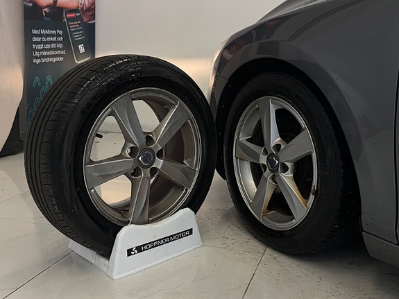 Volvo V40 13 of 16