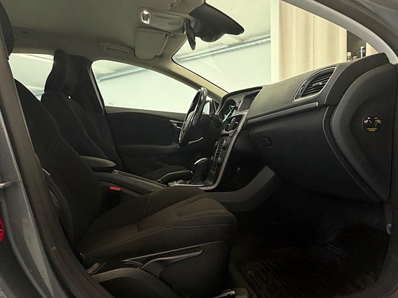Volvo V40 14 of 16