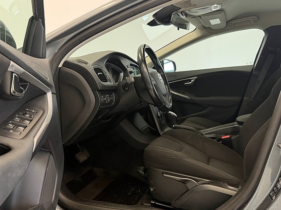 Volvo V40 10 of 16