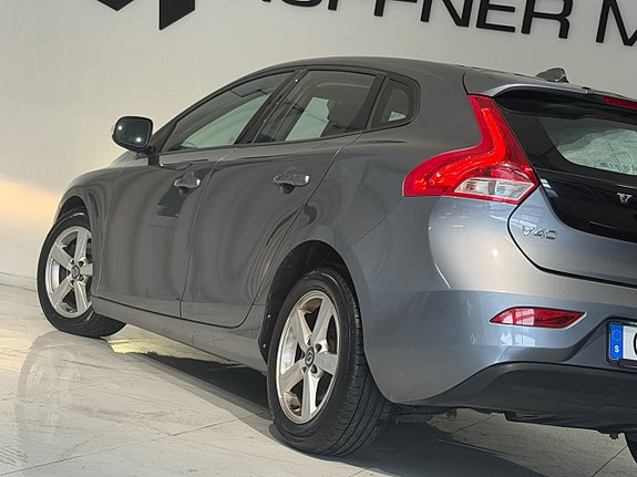 Volvo V40 9 of 16