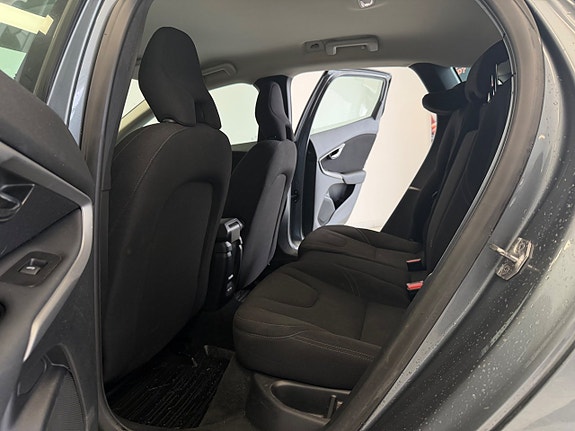 Volvo V40 12 of 16