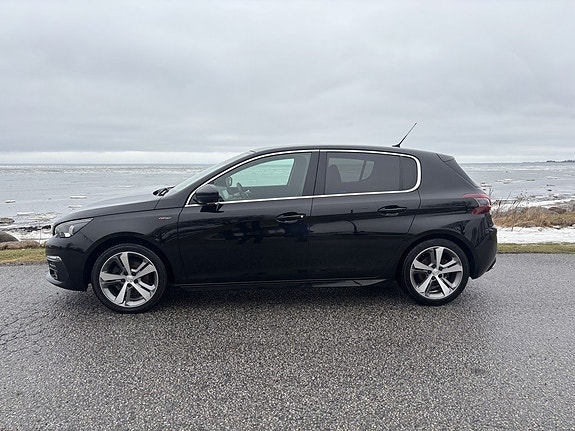 Peugeot 308 2 of 5