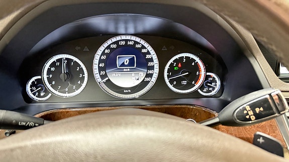 Mercedes-Benz E350 16 of 19