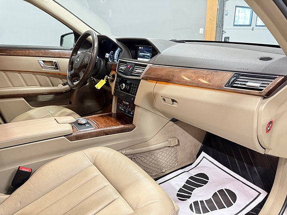 Mercedes-Benz E350 10 of 19