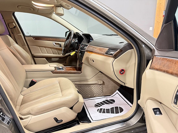 Mercedes-Benz E350 11 of 19