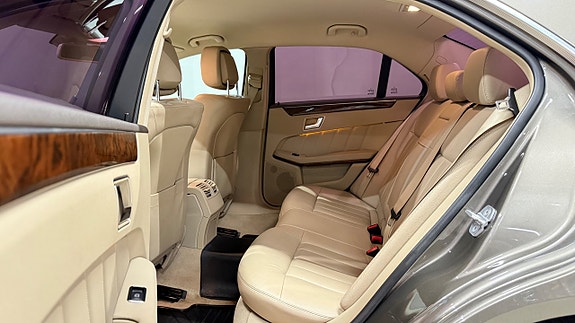 Mercedes-Benz E350 15 of 19