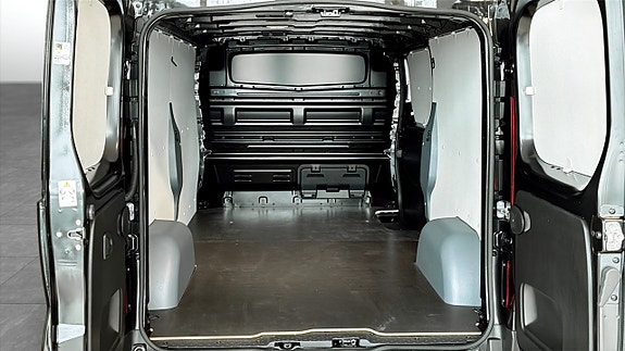 Renault Trafic 12 of 12