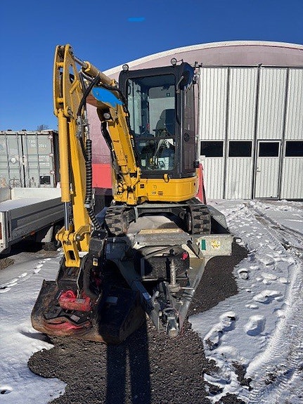 Komatsu PC22MR-3E med släp