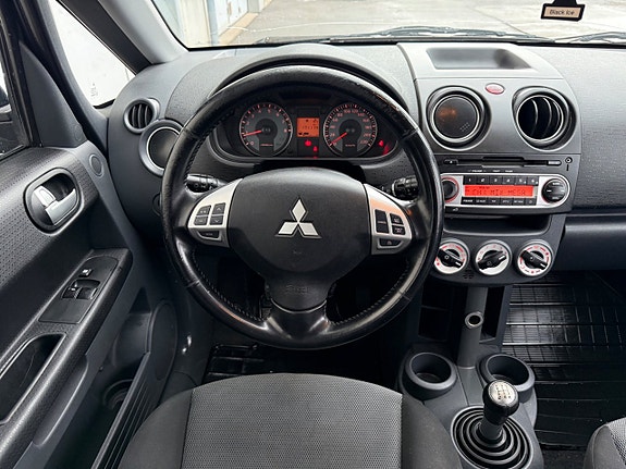 Mitsubishi Colt 10 of 14