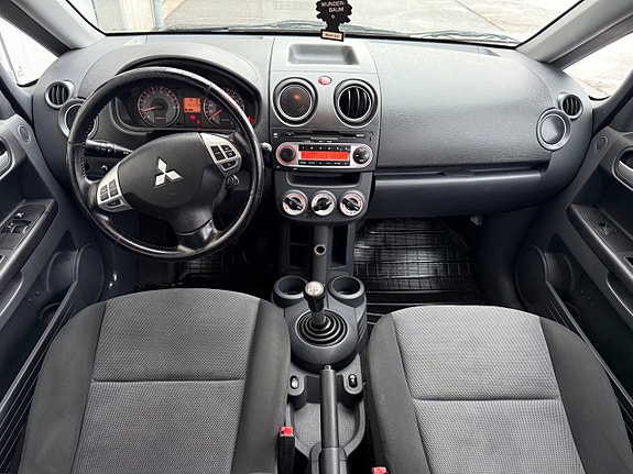 Mitsubishi Colt 9 of 14