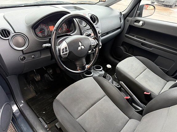 Mitsubishi Colt 12 of 14
