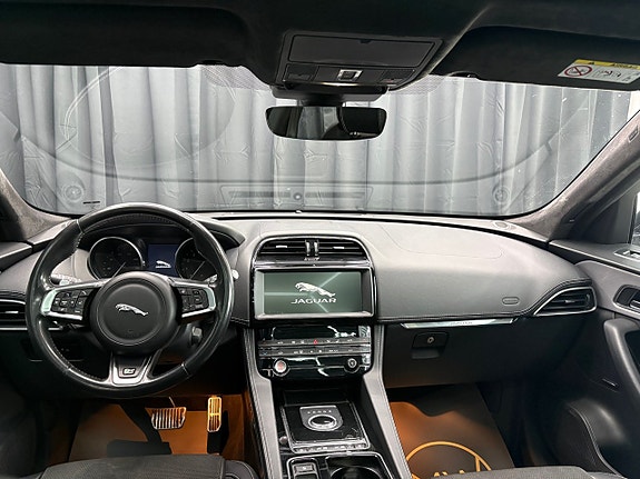 Jaguar F-PACE 9 of 14