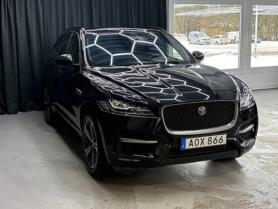 Jaguar F-PACE 14 of 14