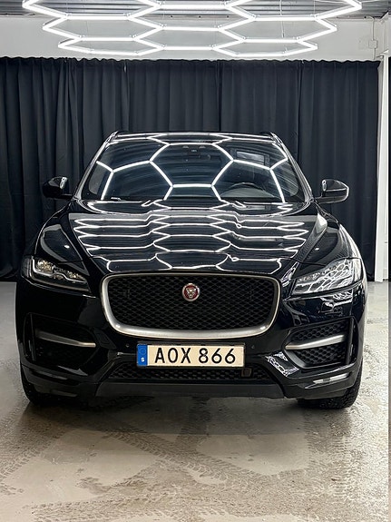 Jaguar F-PACE 11 of 14