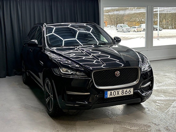 Jaguar F-PACE 2 of 14