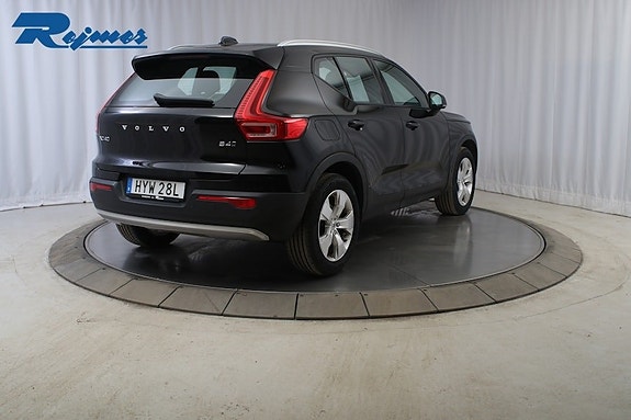Volvo XC40 3 of 5