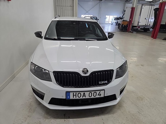 Skoda Octavia 2 of 5