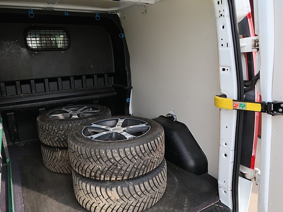 Ford Transit Custom 12 of 15