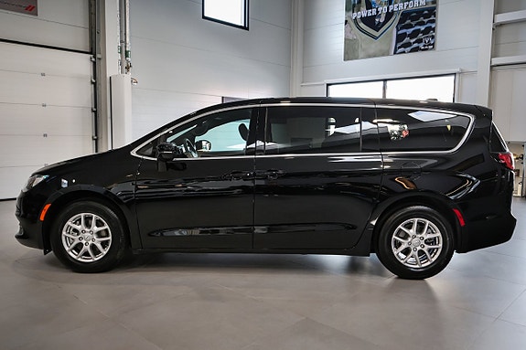 Chrysler Grand Voyager 3 of 30
