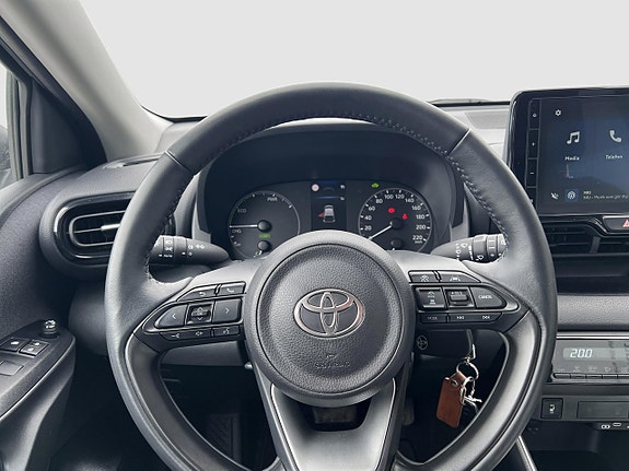 Toyota Yaris 10 of 17