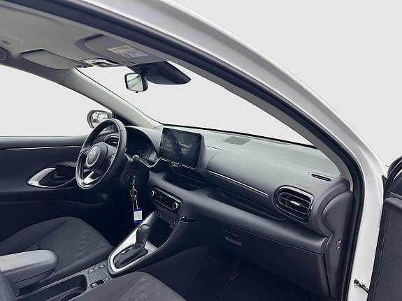 Toyota Yaris 8 of 17