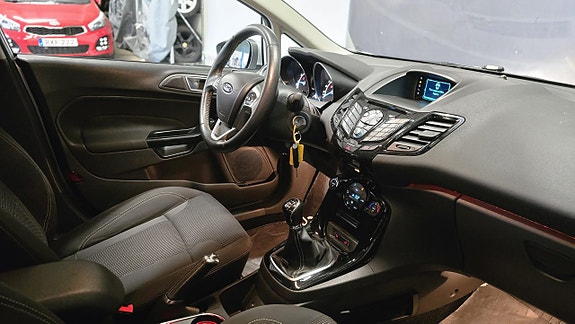 Ford Fiesta 10 of 27
