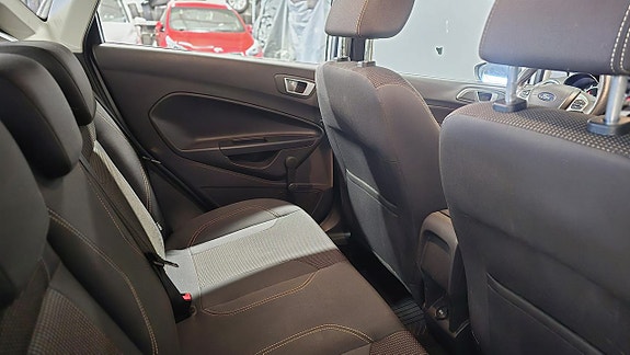 Ford Fiesta 13 of 27