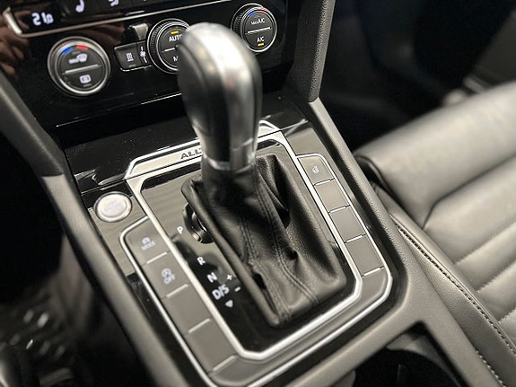 Volkswagen Passat 15 of 19