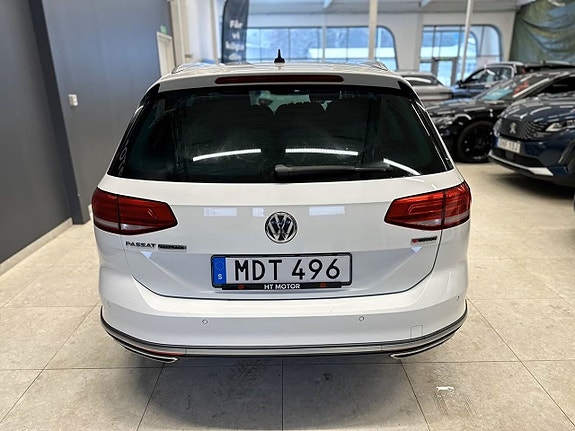 Volkswagen Passat 5 of 19