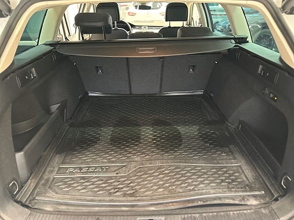 Volkswagen Passat 8 of 19