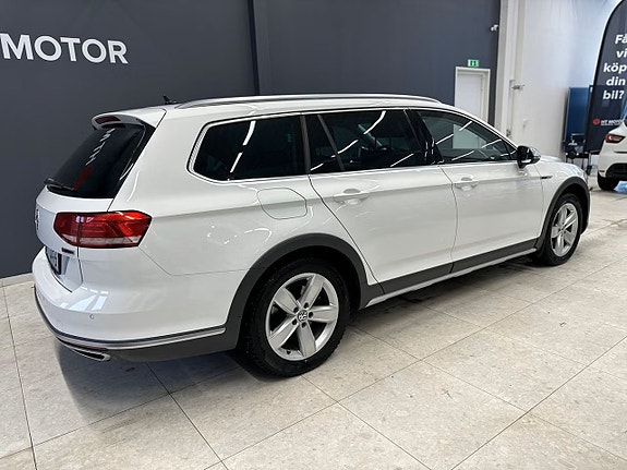 Volkswagen Passat 9 of 19
