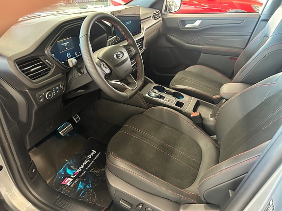 Ford Kuga 9 of 13