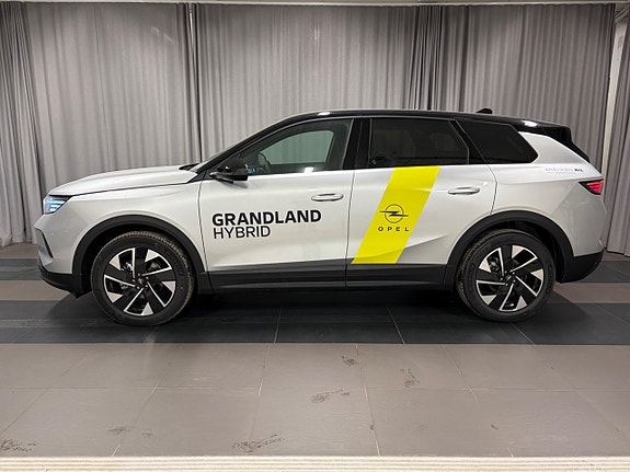 Opel Grandland 2 of 5