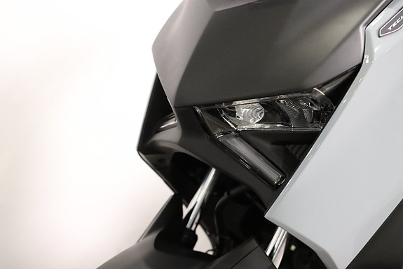 Yamaha X-MAX 300 Tech Max 10 of 11
