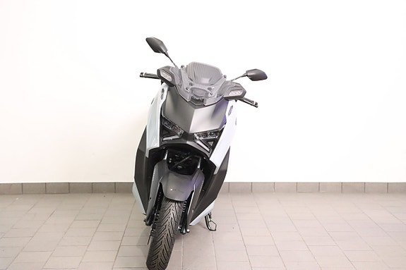 Yamaha X-MAX 300 Tech Max 3 of 11