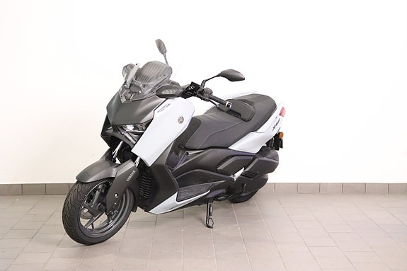 Yamaha X-MAX 300 Tech Max 4 of 11