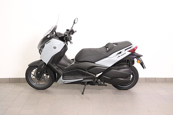 Yamaha X-MAX 300 Tech Max 5 of 11