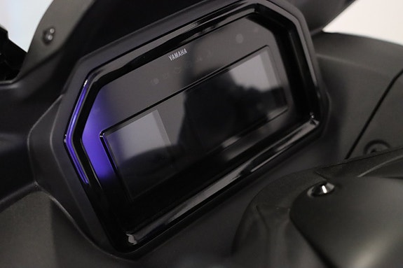 Yamaha X-MAX 300 Tech Max 7 of 11