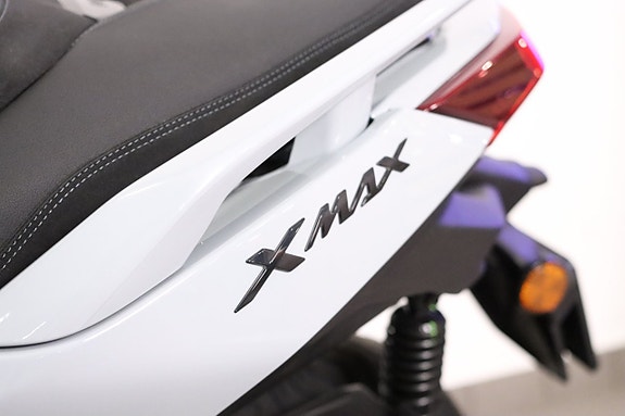 Yamaha X-MAX 300 Tech Max 6 of 11