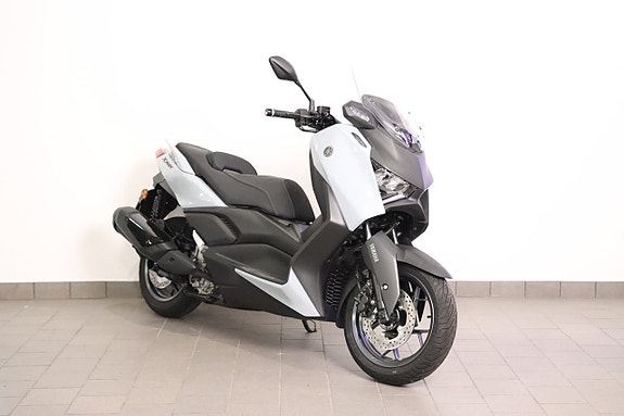 Yamaha X-MAX 300 Tech Max 2 of 11