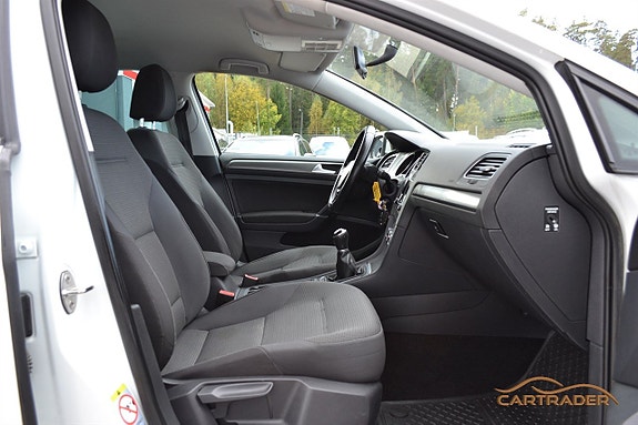 Volkswagen Golf VII 9 of 19